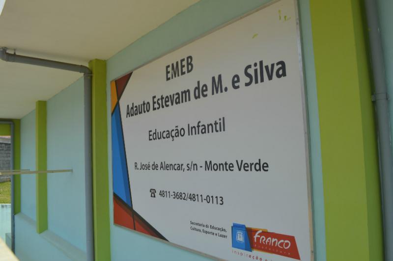 Frente da Escola