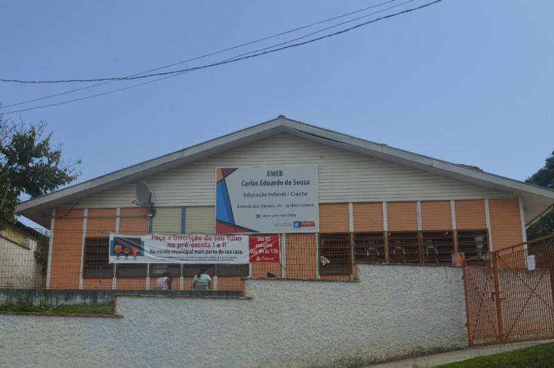 Frente da escola 