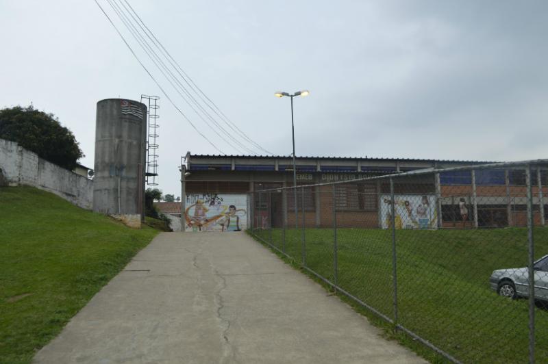 Frente da escola 

