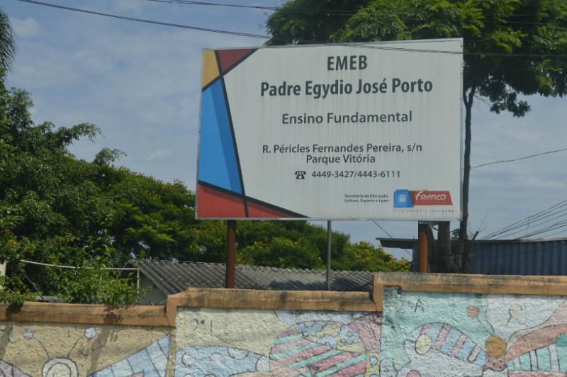 Frente da escola 