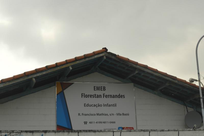 Frente da escola 