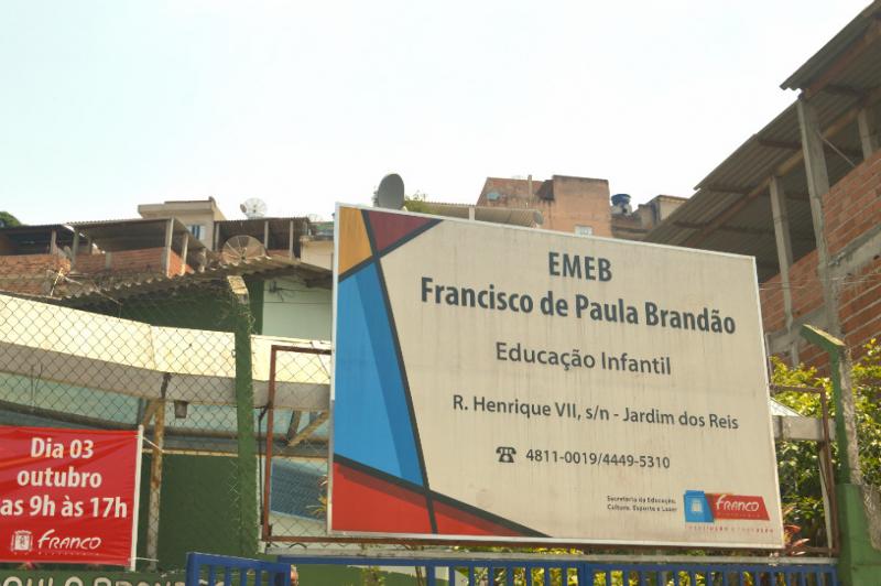 Frente da escola 