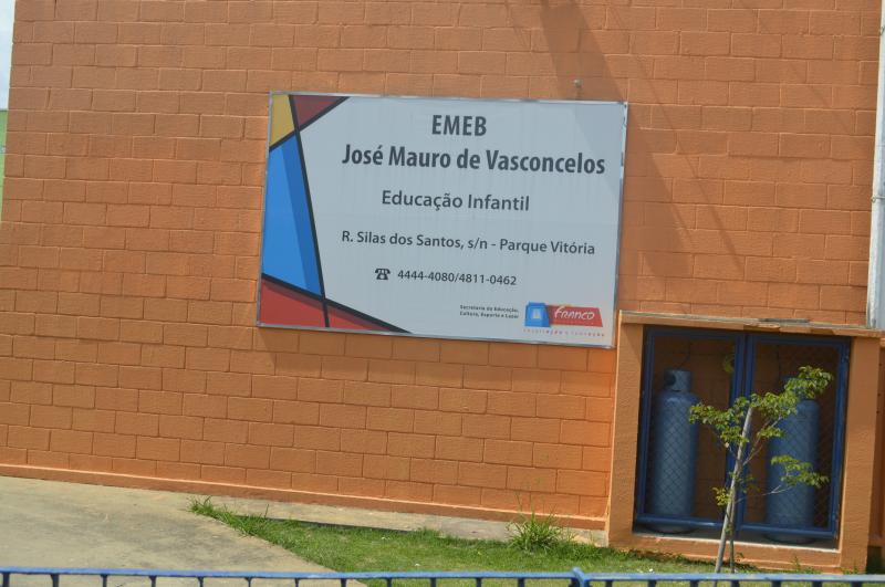 Frente da escola 