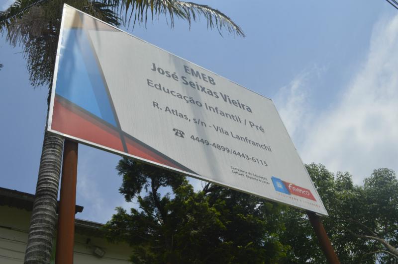 Frente da escola 