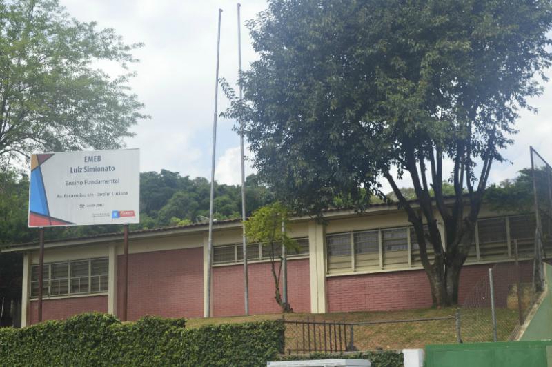 Frente da escola 