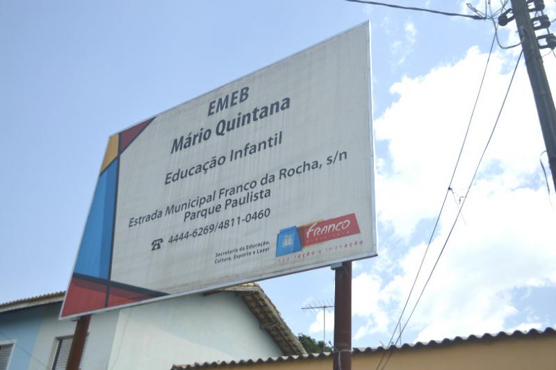 Frente da escola 