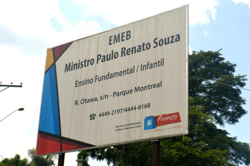 Frente da escola 