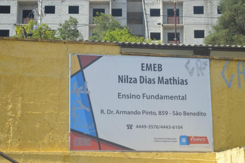 Frente da escola 