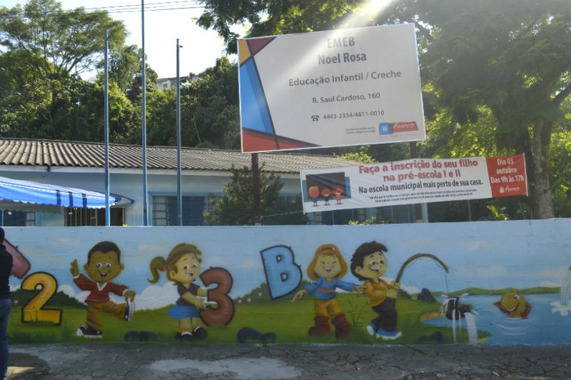 Frente da escola 
