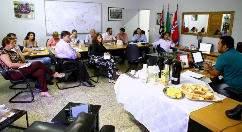 Prefeito Kiko se reúne com secretários para fazer balanço de 2015 e planejamento de 2016 Prefeito Kiko se reúne com secretários para fazer balanço de 2015 e planejamento de 2016
