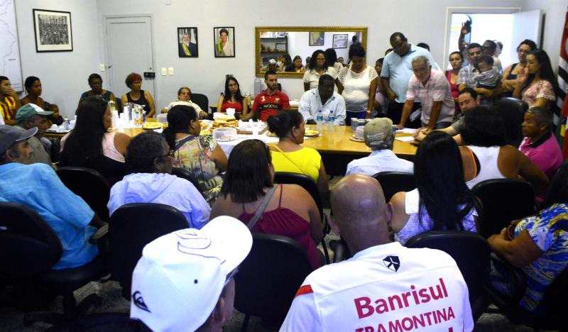 Mais de 50 munícipes participam do Café com o Prefeito nesta quinta-feira (14) Mais de 50 munícipes participam do Café com o Prefeito nesta quinta-feira (14)