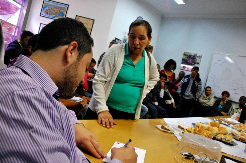 Mais de 50 moradores de diversos bairros levam questões no Café com o Prefeito Mais de 50 moradores de diversos bairros levam questões no Café com o Prefeito
