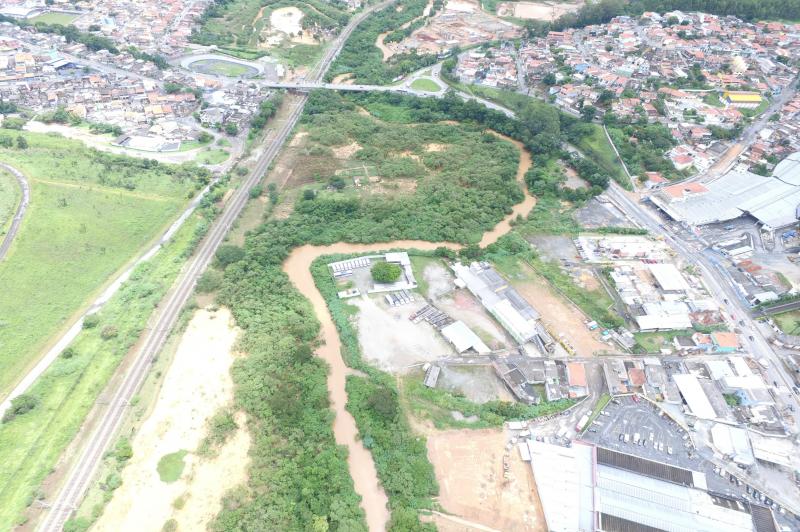 Equipe da prefeitura está nas ruas para limpeza e atendimento de emergência Equipe da prefeitura está nas ruas para limpeza e atendimento de emergência