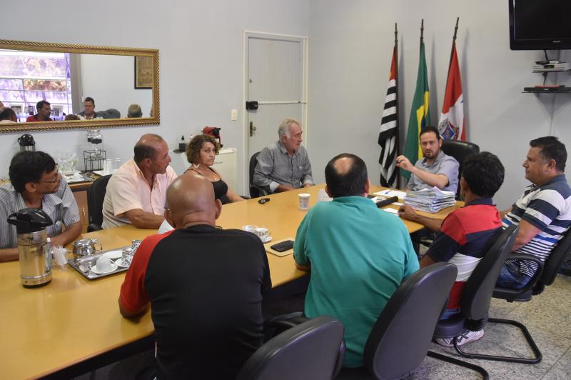 Prefeito Kiko recebe representantes da Vila Eliza e Jardim Progresso Prefeito Kiko recebe representantes da Vila Eliza e Jardim Progresso