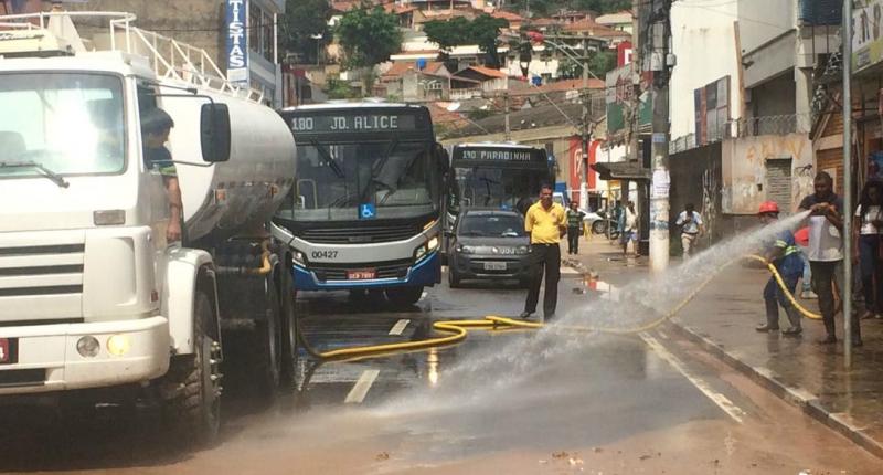 Bairros também recebem manutenção, reparos e limpeza após fortes chuvas Bairros também recebem manutenção, reparos e limpeza após fortes chuvas