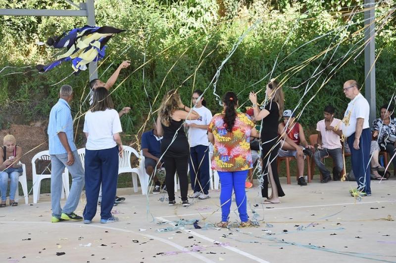 Usuários da Unidade de Saúde Mental e Reabilitação de Franco da Rocha festejam na Ressaca de Carnaval Usuários da Unidade de Saúde Mental e Reabilitação de Franco da Rocha festejam na Ressaca de Carnaval