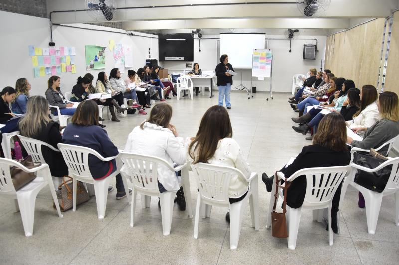 Oficina com foco na amamentação instrui funcionários das UBS Oficina com foco na amamentação instrui funcionários das UBS