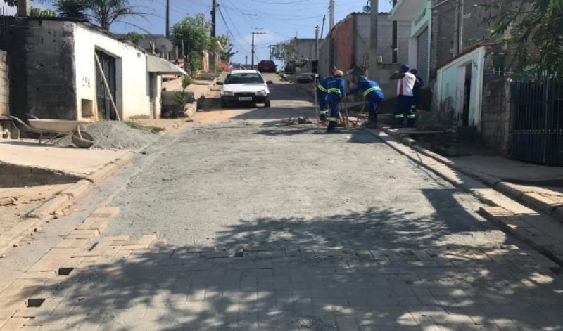 Obras continuam acontecendo pelos bairros de Franco Obras continuam acontecendo pelos bairros de Franco