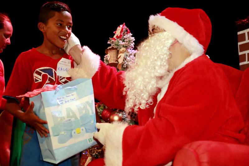 Após cartinha para o Papai Noel, 272 crianças atendidas nos CRAS e Fundo Social são presenteadas Após cartinha para o Papai Noel, 272 crianças atendidas nos CRAS e Fundo Social são presenteadas