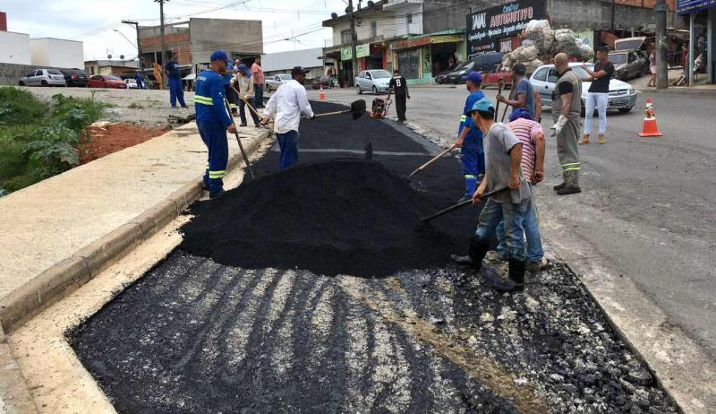 Estacionamento ao lado da UBS Jardim dos Reis recebe pavimentação Estacionamento ao lado da UBS Jardim dos Reis recebe pavimentação