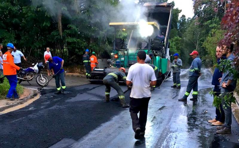 Obras avançam e Estrada do Parnaíba começa a receber pavimentação Obras avançam e Estrada do Parnaíba começa a receber pavimentação