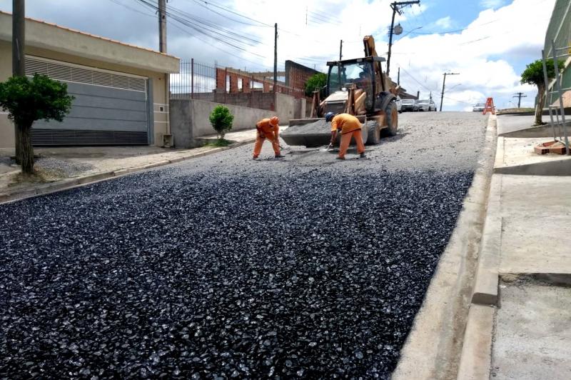 Rua Job Corrêa e Ângelo Misson começam a receber pavimentação asfáltica Rua Job Corrêa e Ângelo Misson começam a receber pavimentação asfáltica