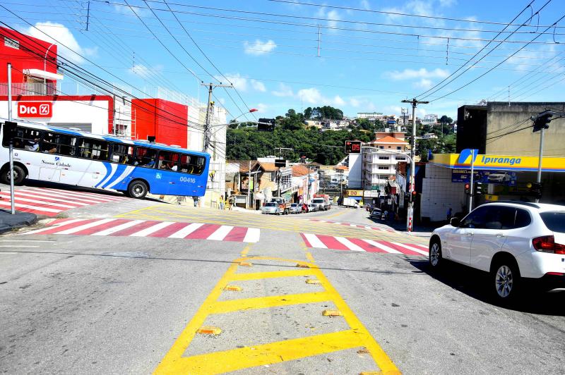 Por meio de parceria público-privada, novos semáforos já organizam melhor o trânsito Por meio de parceria público-privada, novos semáforos já organizam melhor o trânsito