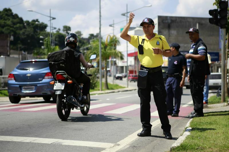 Agentes de trânsito e GCMs participam de treinamento de campo em pontos estratégicos do centro e no bairro Agentes de trânsito e GCMs participam de treinamento de campo em pontos estratégicos do centro e no bairro