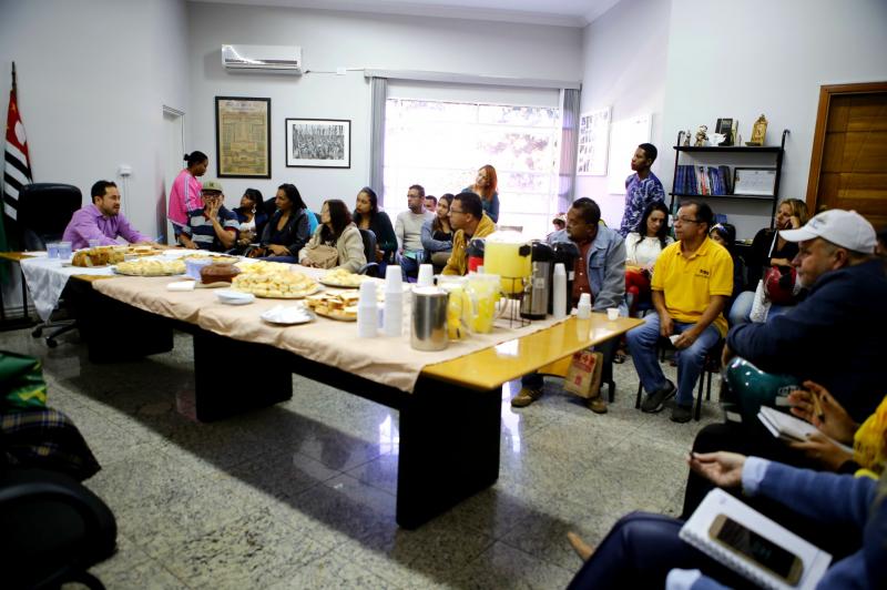 Dezenas de moradores participaram de mais uma edição do Café com o Prefeito Dezenas de moradores participaram de mais uma edição do Café com o Prefeito