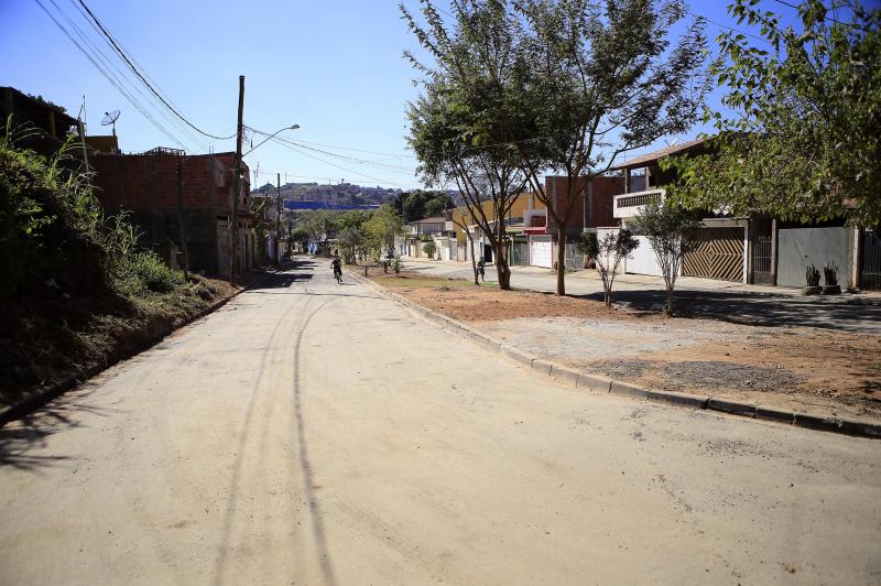 No Jardim dos Bandeirantes, obra para pavimentação da rua Domingos de Toledo é concluída No Jardim dos Bandeirantes, obra para pavimentação da rua Domingos de Toledo é concluída