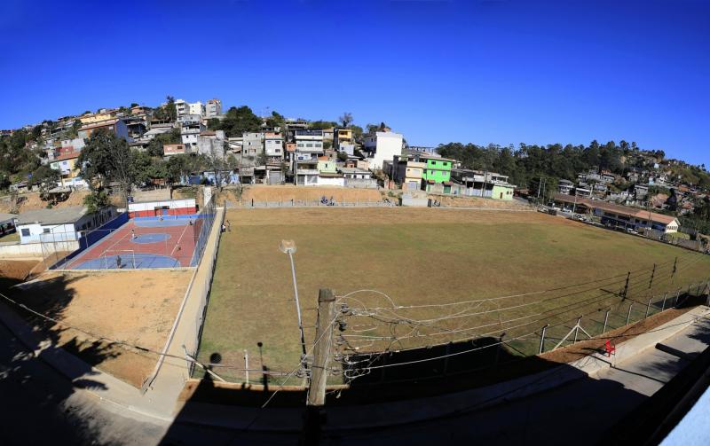 Arquibancadas começam a aparecer e obra do campo do Lago Azul entra na reta final Arquibancadas começam a aparecer e obra do campo do Lago Azul entra na reta final