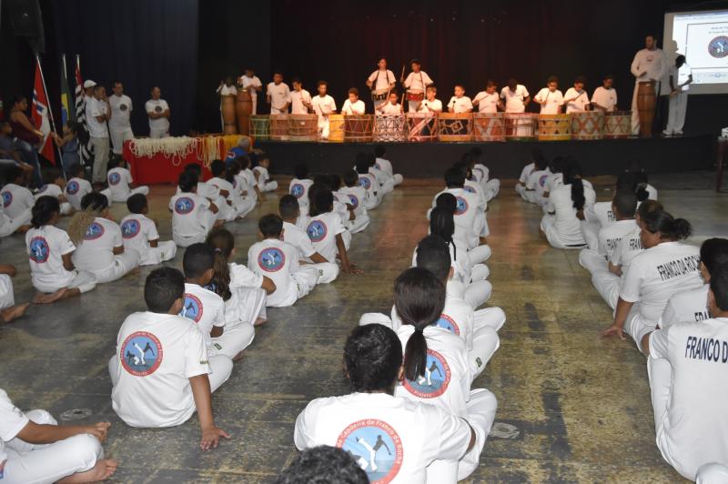Turmas de Capoeira receberam novas faixas no Centro Cultural Turmas de Capoeira receberam novas faixas no Centro Cultural