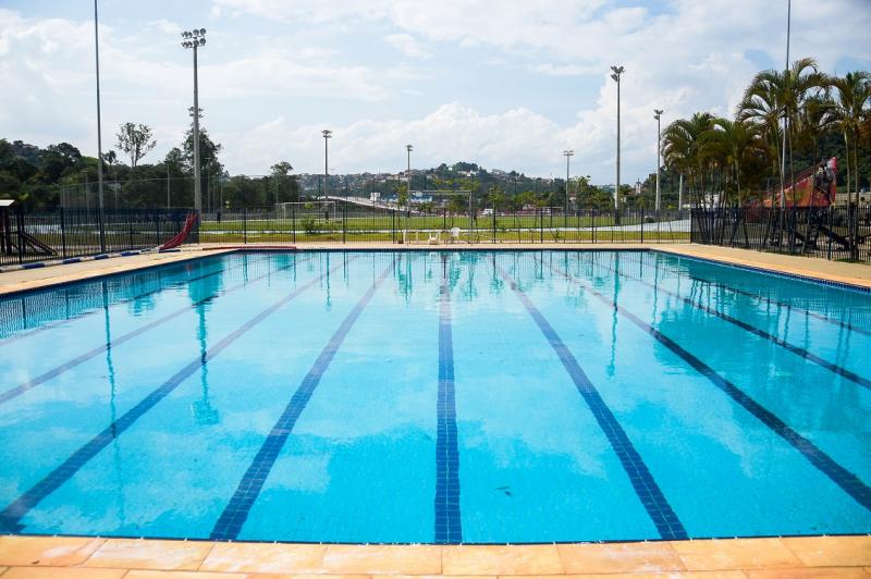 Prefeitura inicia reforma na piscina do CSU Prefeitura inicia reforma na piscina do CSU