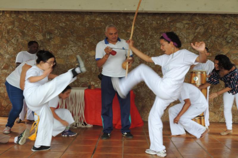 Cerimônia no CAPS 2 batizou alunos da Capoeira de Franco da Rocha Cerimônia no CAPS 2 batizou alunos da Capoeira de Franco da Rocha