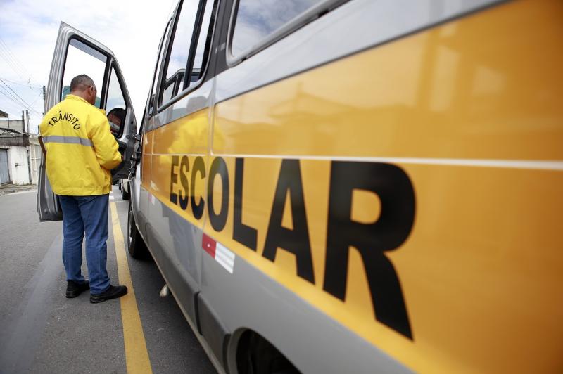 Equipes do trânsito realizam operação para fiscalização do transporte escolar de Franco da Rocha
